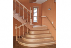 健步楼梯：实木楼梯装什么灯合适？